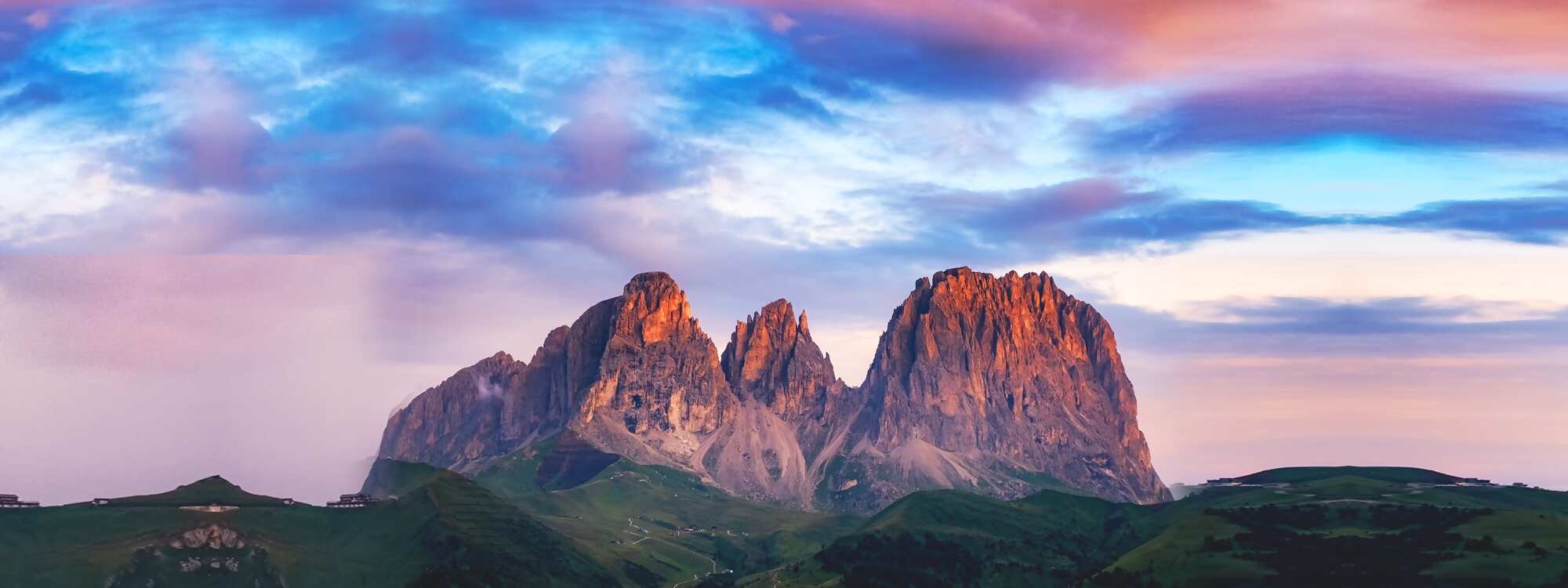 Die Langkofelgruppe in den Dolomiten liegt zwischen dem Grödner Tal, Fassatal, Sellamassiv und dem Rosengarten