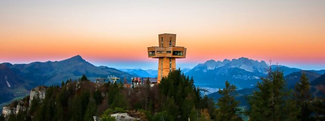 Stadt Urlaub Innsbruck - Sehenswerte Aussichtsplattform Buchensteinwand im Pillerseetal / Tirol. Herrliche Aussicht mit Ausstellung des Künstlers Günter Leiter. Sollte man im Tirol Urlaub gesehen haben! Eine einmalige Location, das Jakobskreuz für Freigeister, Genießer, Pilger, Kraftsuchende im PillerseeTal.